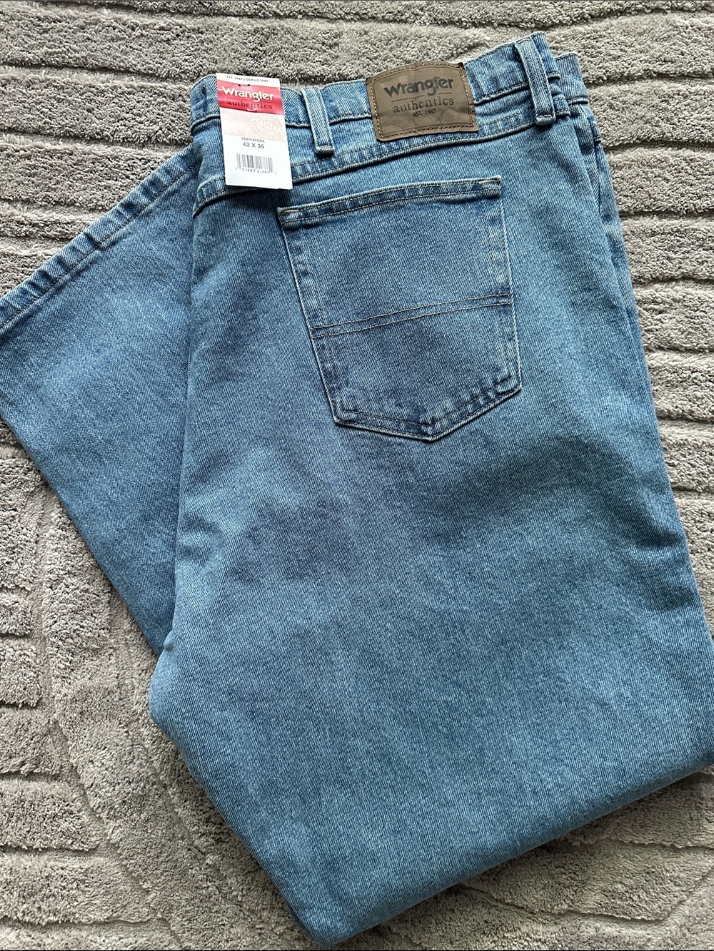 Wrangler Men's Light Blue Relaxed Fit Jeans - Picture 8 of 8